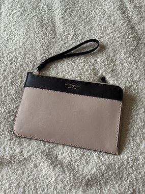 kate spade Two-Tone Wristlet in Black & beige